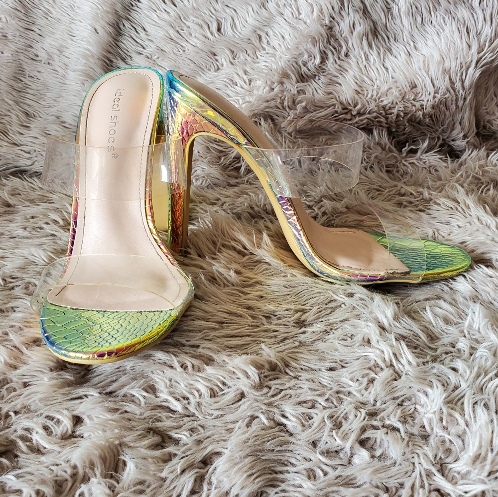 Multicolored snakeskin mule 🔥